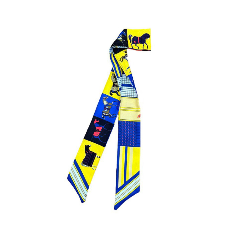 Geometric Patterned Scarf – Timeless Elegance and Versatility